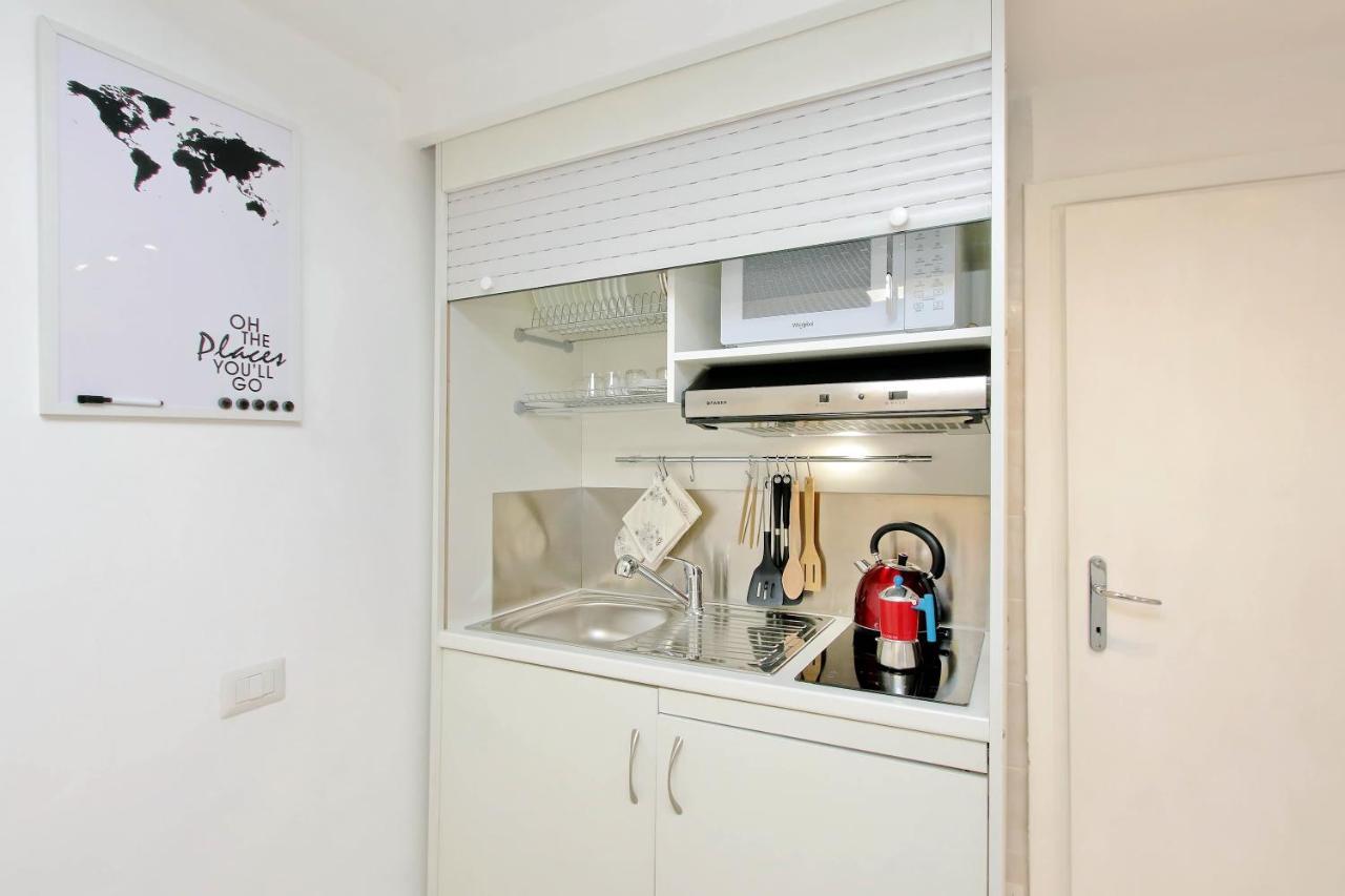 Ych-Confortevole Suite Al Colosseo Roma Exterior foto