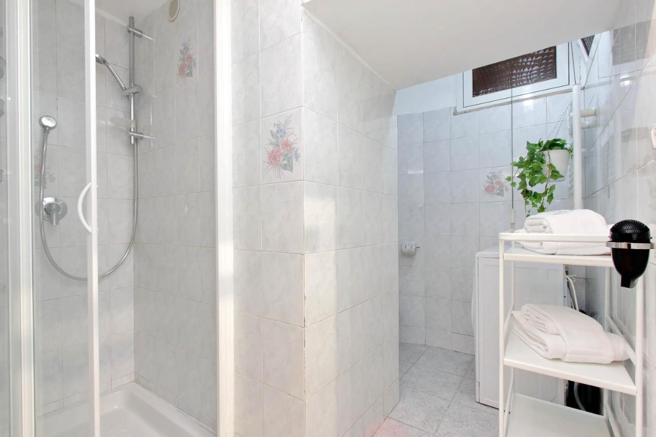 Ych-Confortevole Suite Al Colosseo Roma Exterior foto