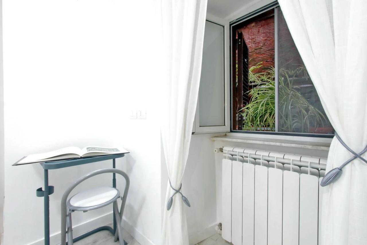 Ych-Confortevole Suite Al Colosseo Roma Exterior foto